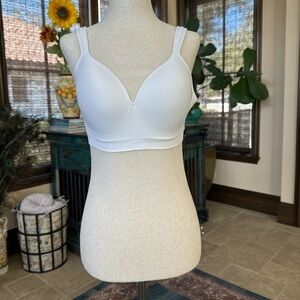 Elegant White Full-Coverage Bra